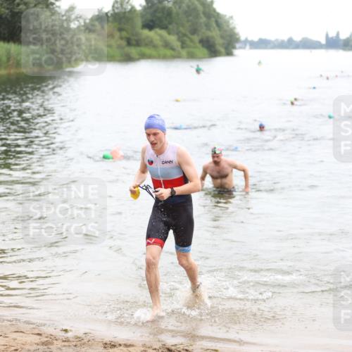 21.06.2026 - 29. Vierlanden-Triathlon Andreas Tolksdorf http://msf.ph/oto/9848923 21.06.2026 09:56:37 Schwimmen 306, 361, 365 meine-sportfotos.de