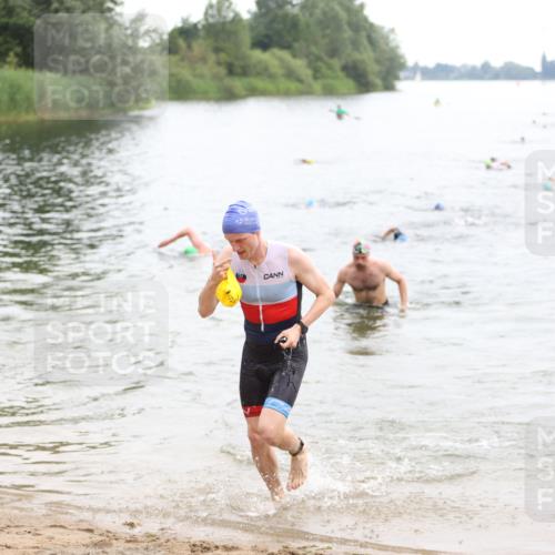 21.06.2026 - 29. Vierlanden-Triathlon Andreas Tolksdorf http://msf.ph/oto/9848926 21.06.2026 09:56:37 Schwimmen 306, 361, 365 meine-sportfotos.de
