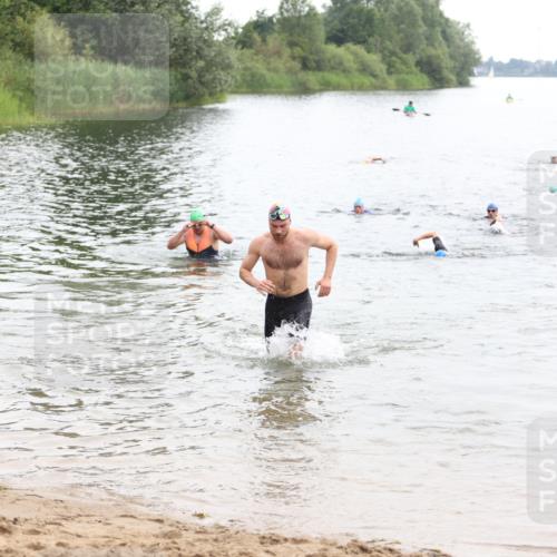 21.06.2026 - 29. Vierlanden-Triathlon Andreas Tolksdorf http://msf.ph/oto/9848932 21.06.2026 09:56:40 Schwimmen 317, 361, 365 meine-sportfotos.de