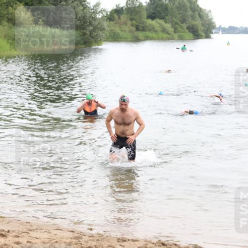 21.06.2026 - 29. Vierlanden-Triathlon Andreas Tolksdorf http://msf.ph/oto/9848936 21.06.2026 09:56:41 Schwimmen 317, 361, 365 meine-sportfotos.de