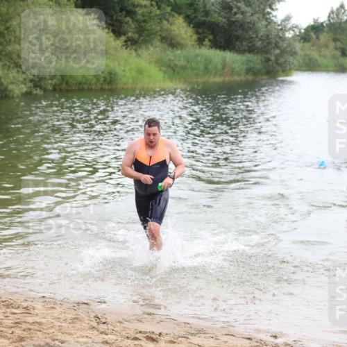 21.06.2026 - 29. Vierlanden-Triathlon Andreas Tolksdorf http://msf.ph/oto/9848944 21.06.2026 09:56:48 Schwimmen 307, 317, 352, 361 meine-sportfotos.de