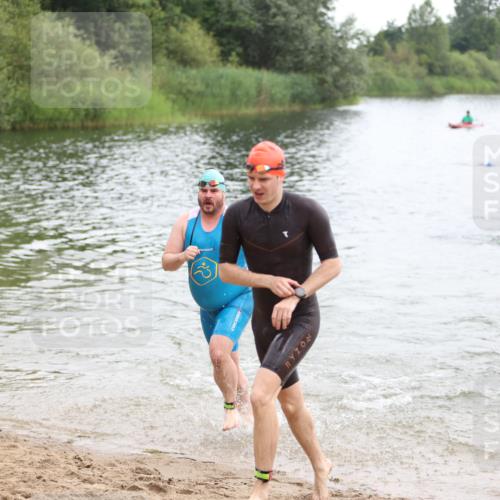 21.06.2026 - 29. Vierlanden-Triathlon Andreas Tolksdorf http://msf.ph/oto/9849001 21.06.2026 09:57:10 Schwimmen 326, 344 meine-sportfotos.de