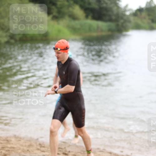 21.06.2026 - 29. Vierlanden-Triathlon Andreas Tolksdorf http://msf.ph/oto/9849006 21.06.2026 09:57:10 Schwimmen 326, 344 meine-sportfotos.de