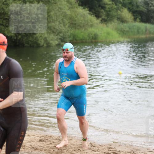 21.06.2026 - 29. Vierlanden-Triathlon Andreas Tolksdorf http://msf.ph/oto/9849008 21.06.2026 09:57:11 Schwimmen 326, 344 meine-sportfotos.de