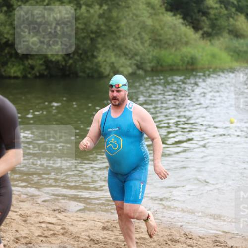 21.06.2026 - 29. Vierlanden-Triathlon Andreas Tolksdorf http://msf.ph/oto/9849011 21.06.2026 09:57:11 Schwimmen 326, 344 meine-sportfotos.de