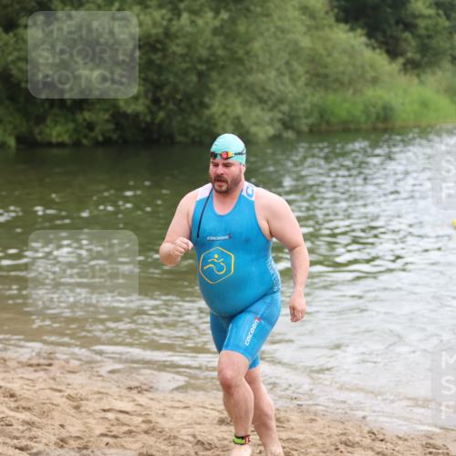 21.06.2026 - 29. Vierlanden-Triathlon Andreas Tolksdorf http://msf.ph/oto/9849012 21.06.2026 09:57:11 Schwimmen 326, 344 meine-sportfotos.de
