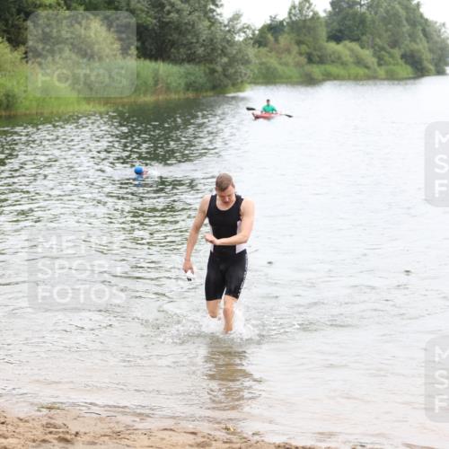 21.06.2026 - 29. Vierlanden-Triathlon Andreas Tolksdorf http://msf.ph/oto/9849034 21.06.2026 09:57:29 Schwimmen 336, 346, 347, 349 meine-sportfotos.de