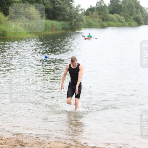 21.06.2026 - 29. Vierlanden-Triathlon Andreas Tolksdorf http://msf.ph/oto/9849035 21.06.2026 09:57:29 Schwimmen 336, 346, 347, 349 meine-sportfotos.de