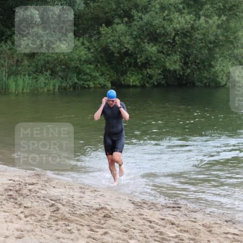 21.06.2026 - 29. Vierlanden-Triathlon Andreas Tolksdorf http://msf.ph/oto/9849043 21.06.2026 09:57:50 Schwimmen 316 meine-sportfotos.de