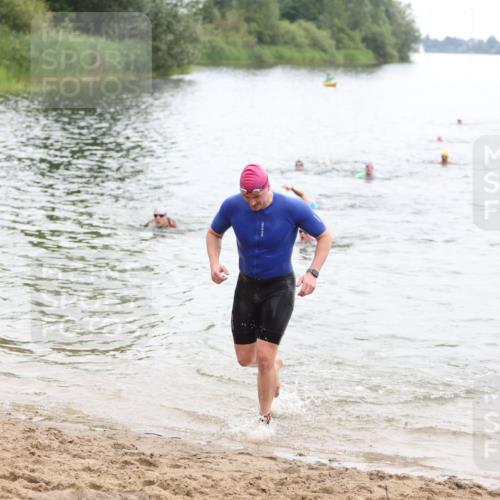 21.06.2026 - 29. Vierlanden-Triathlon Andreas Tolksdorf http://msf.ph/oto/9849070 21.06.2026 09:58:09 Schwimmen 334, 345, 360, 373 meine-sportfotos.de