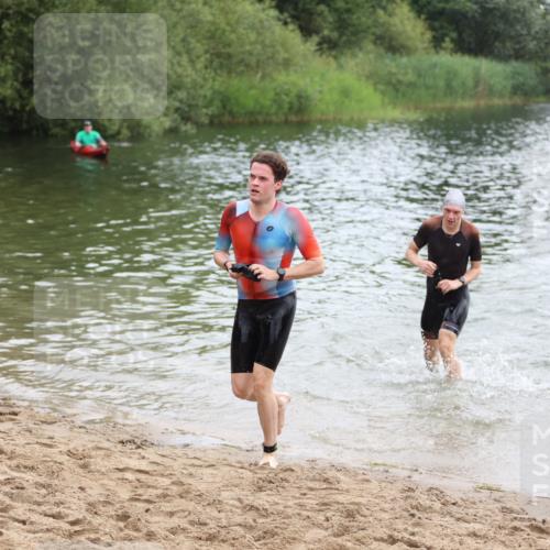 21.06.2026 - 29. Vierlanden-Triathlon Andreas Tolksdorf http://msf.ph/oto/9849080 21.06.2026 09:58:17 Schwimmen 305, 334, 348 meine-sportfotos.de