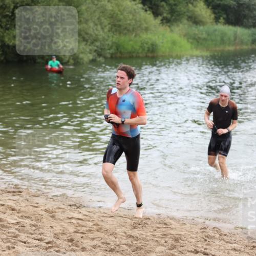 21.06.2026 - 29. Vierlanden-Triathlon Andreas Tolksdorf http://msf.ph/oto/9849082 21.06.2026 09:58:17 Schwimmen 305, 334, 348 meine-sportfotos.de