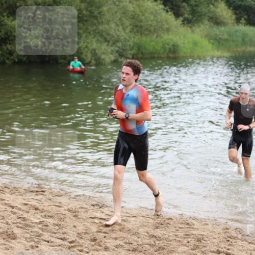 21.06.2026 - 29. Vierlanden-Triathlon Andreas Tolksdorf http://msf.ph/oto/9849084 21.06.2026 09:58:17 Schwimmen 305, 334, 348 meine-sportfotos.de