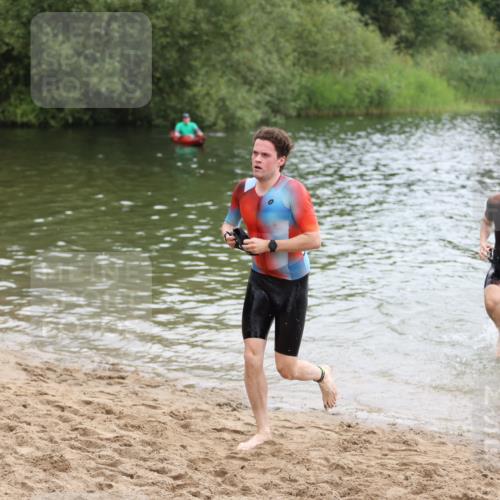 21.06.2026 - 29. Vierlanden-Triathlon Andreas Tolksdorf http://msf.ph/oto/9849085 21.06.2026 09:58:17 Schwimmen 305, 334, 348 meine-sportfotos.de