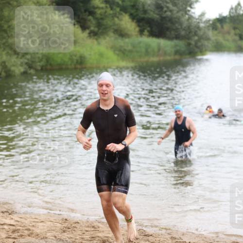 21.06.2026 - 29. Vierlanden-Triathlon Andreas Tolksdorf http://msf.ph/oto/9849097 21.06.2026 09:58:21 Schwimmen 305, 320, 334, 348 meine-sportfotos.de