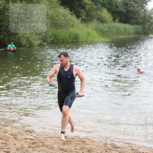 21.06.2026 - 29. Vierlanden-Triathlon Andreas Tolksdorf http://msf.ph/oto/9849104 21.06.2026 09:58:24 Schwimmen 305, 320, 348 meine-sportfotos.de