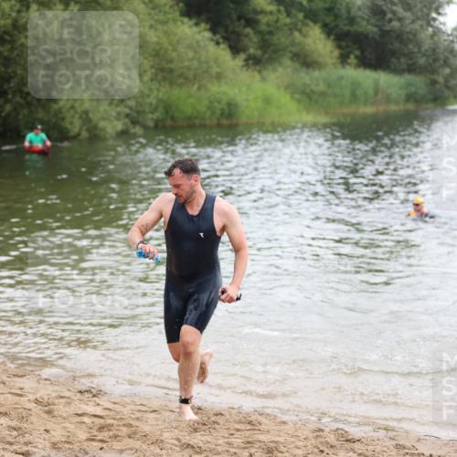 21.06.2026 - 29. Vierlanden-Triathlon Andreas Tolksdorf http://msf.ph/oto/9849105 21.06.2026 09:58:24 Schwimmen 305, 320, 348 meine-sportfotos.de
