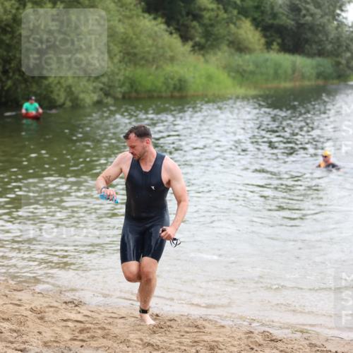 21.06.2026 - 29. Vierlanden-Triathlon Andreas Tolksdorf http://msf.ph/oto/9849106 21.06.2026 09:58:24 Schwimmen 305, 320, 348 meine-sportfotos.de