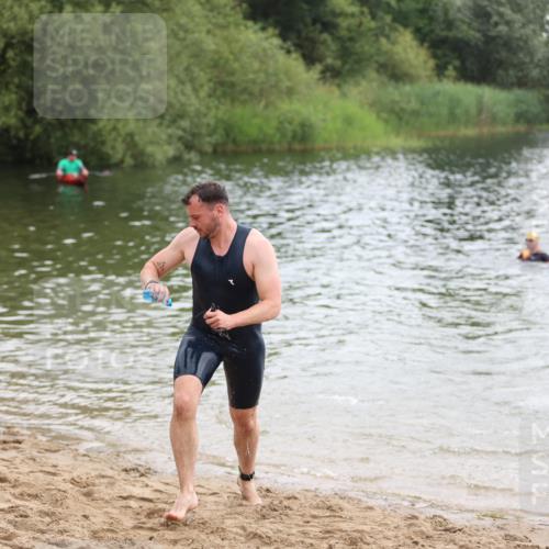 21.06.2026 - 29. Vierlanden-Triathlon Andreas Tolksdorf http://msf.ph/oto/9849108 21.06.2026 09:58:24 Schwimmen 305, 320, 348 meine-sportfotos.de