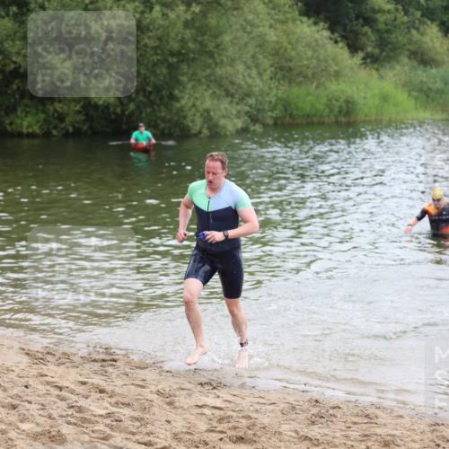 21.06.2026 - 29. Vierlanden-Triathlon Andreas Tolksdorf http://msf.ph/oto/9849114 21.06.2026 09:58:32 Schwimmen 309, 320, 358, 359 meine-sportfotos.de