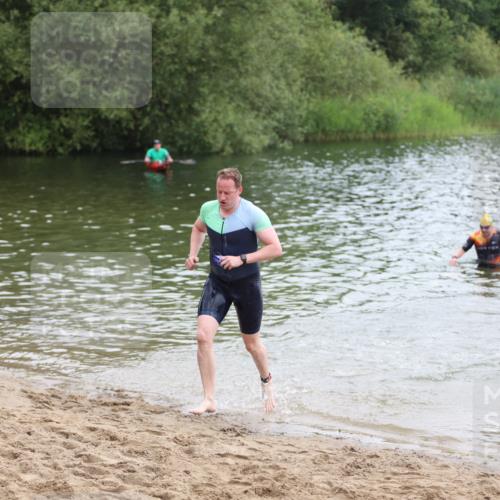 21.06.2026 - 29. Vierlanden-Triathlon Andreas Tolksdorf http://msf.ph/oto/9849115 21.06.2026 09:58:32 Schwimmen 309, 320, 358, 359 meine-sportfotos.de