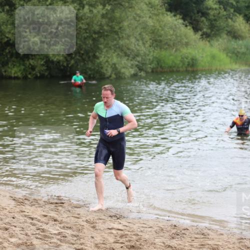 21.06.2026 - 29. Vierlanden-Triathlon Andreas Tolksdorf http://msf.ph/oto/9849116 21.06.2026 09:58:32 Schwimmen 309, 320, 358, 359 meine-sportfotos.de