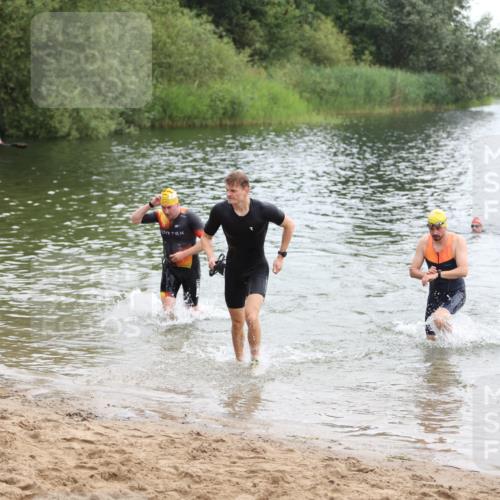 21.06.2026 - 29. Vierlanden-Triathlon Andreas Tolksdorf http://msf.ph/oto/9849124 21.06.2026 09:58:38 Schwimmen 309, 358, 359 meine-sportfotos.de