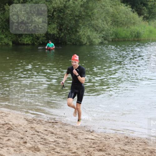 21.06.2026 - 29. Vierlanden-Triathlon Andreas Tolksdorf http://msf.ph/oto/9849149 21.06.2026 09:58:52 Schwimmen 371 meine-sportfotos.de
