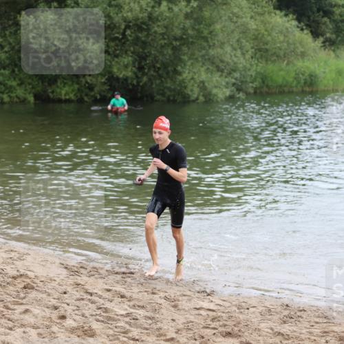 21.06.2026 - 29. Vierlanden-Triathlon Andreas Tolksdorf http://msf.ph/oto/9849151 21.06.2026 09:58:52 Schwimmen 371 meine-sportfotos.de