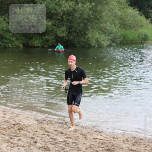 21.06.2026 - 29. Vierlanden-Triathlon Andreas Tolksdorf http://msf.ph/oto/9849154 21.06.2026 09:58:52 Schwimmen 371 meine-sportfotos.de