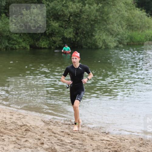 21.06.2026 - 29. Vierlanden-Triathlon Andreas Tolksdorf http://msf.ph/oto/9849156 21.06.2026 09:58:52 Schwimmen 371 meine-sportfotos.de