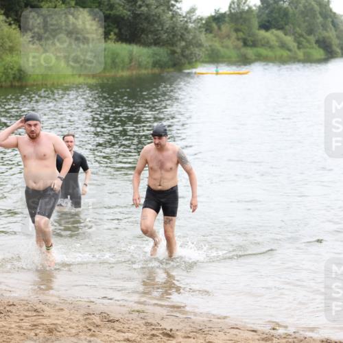21.06.2026 - 29. Vierlanden-Triathlon Andreas Tolksdorf http://msf.ph/oto/9849174 21.06.2026 09:59:06 Schwimmen 303, 325, 356 meine-sportfotos.de