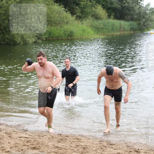 21.06.2026 - 29. Vierlanden-Triathlon Andreas Tolksdorf http://msf.ph/oto/9849179 21.06.2026 09:59:07 Schwimmen 303, 325, 356 meine-sportfotos.de
