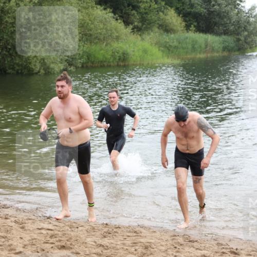 21.06.2026 - 29. Vierlanden-Triathlon Andreas Tolksdorf http://msf.ph/oto/9849181 21.06.2026 09:59:07 Schwimmen 303, 325, 356 meine-sportfotos.de