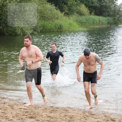 21.06.2026 - 29. Vierlanden-Triathlon Andreas Tolksdorf http://msf.ph/oto/9849183 21.06.2026 09:59:07 Schwimmen 303, 325, 356 meine-sportfotos.de