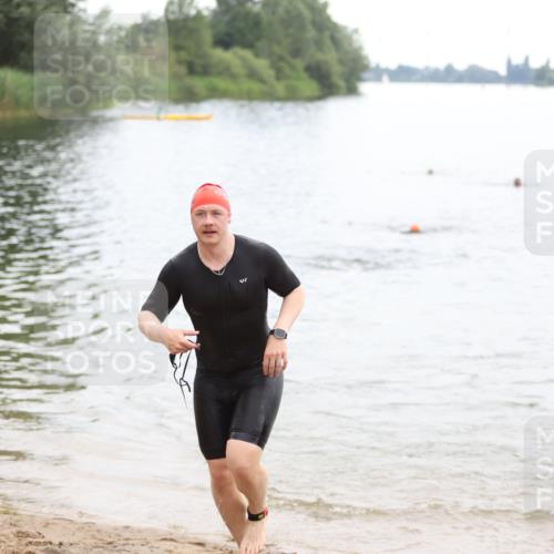 21.06.2026 - 29. Vierlanden-Triathlon Andreas Tolksdorf http://msf.ph/oto/9849198 21.06.2026 09:59:45 Schwimmen 313, 338 meine-sportfotos.de