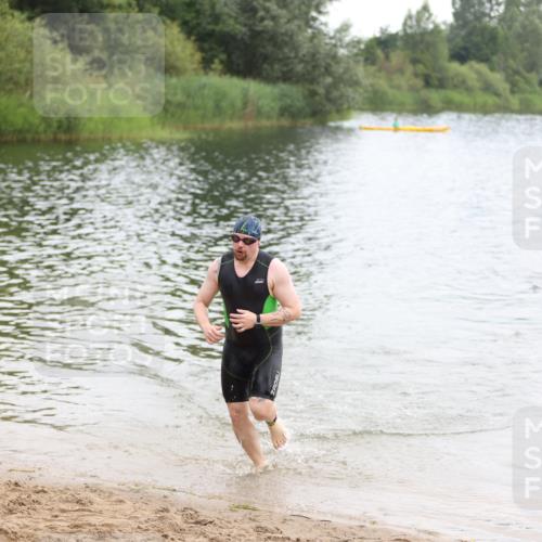 21.06.2026 - 29. Vierlanden-Triathlon Andreas Tolksdorf http://msf.ph/oto/9849210 21.06.2026 09:59:57 Schwimmen 338 meine-sportfotos.de