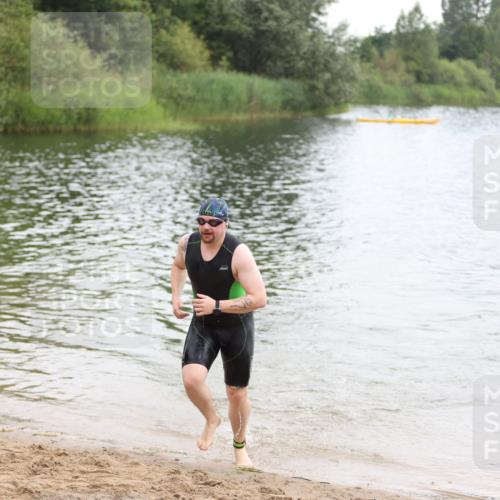 21.06.2026 - 29. Vierlanden-Triathlon Andreas Tolksdorf http://msf.ph/oto/9849214 21.06.2026 09:59:58 Schwimmen 338 meine-sportfotos.de