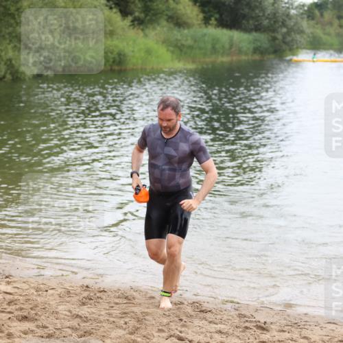 21.06.2026 - 29. Vierlanden-Triathlon Andreas Tolksdorf http://msf.ph/oto/9849215 21.06.2026 10:00:12 Schwimmen 327 meine-sportfotos.de