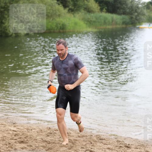 21.06.2026 - 29. Vierlanden-Triathlon Andreas Tolksdorf http://msf.ph/oto/9849219 21.06.2026 10:00:12 Schwimmen 327 meine-sportfotos.de