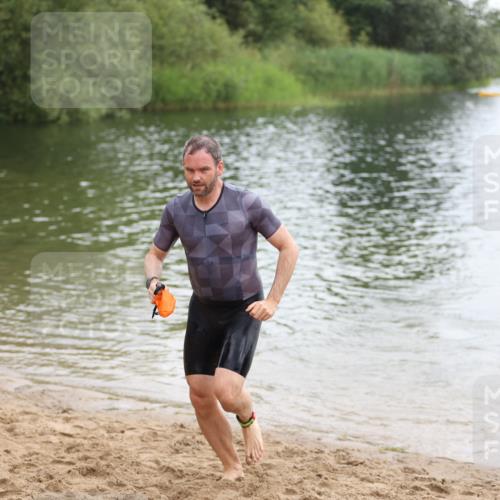 21.06.2026 - 29. Vierlanden-Triathlon Andreas Tolksdorf http://msf.ph/oto/9849220 21.06.2026 10:00:12 Schwimmen 327 meine-sportfotos.de