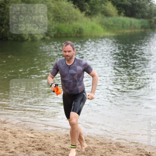 21.06.2026 - 29. Vierlanden-Triathlon Andreas Tolksdorf http://msf.ph/oto/9849221 21.06.2026 10:00:12 Schwimmen 327 meine-sportfotos.de