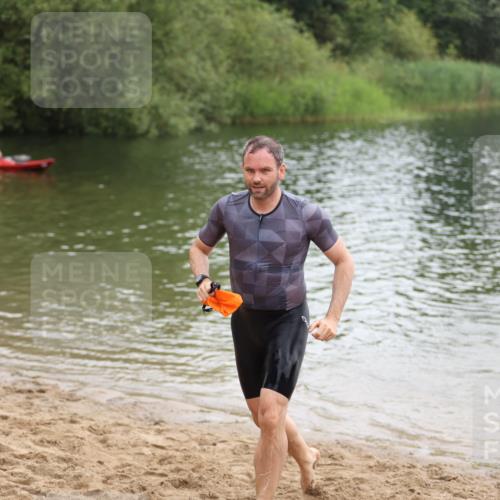21.06.2026 - 29. Vierlanden-Triathlon Andreas Tolksdorf http://msf.ph/oto/9849222 21.06.2026 10:00:12 Schwimmen 327 meine-sportfotos.de