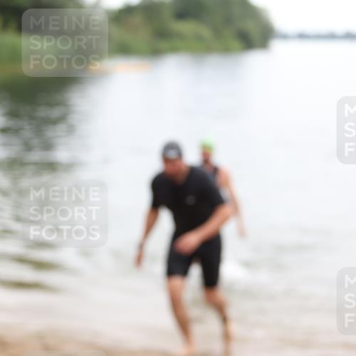 21.06.2026 - 29. Vierlanden-Triathlon Andreas Tolksdorf http://msf.ph/oto/9849227 21.06.2026 10:00:43 Schwimmen 330, 357 meine-sportfotos.de