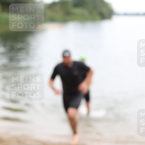 21.06.2026 - 29. Vierlanden-Triathlon Andreas Tolksdorf http://msf.ph/oto/9849231 21.06.2026 10:00:43 Schwimmen 330, 357 meine-sportfotos.de