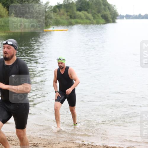 21.06.2026 - 29. Vierlanden-Triathlon Andreas Tolksdorf http://msf.ph/oto/9849236 21.06.2026 10:00:44 Schwimmen 330, 357 meine-sportfotos.de