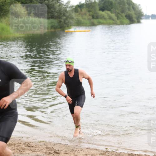 21.06.2026 - 29. Vierlanden-Triathlon Andreas Tolksdorf http://msf.ph/oto/9849243 21.06.2026 10:00:45 Schwimmen 330, 357 meine-sportfotos.de