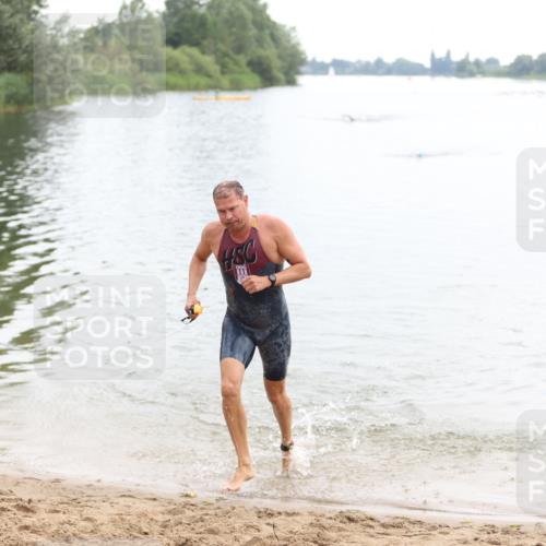 21.06.2026 - 29. Vierlanden-Triathlon Andreas Tolksdorf http://msf.ph/oto/9849254 21.06.2026 10:02:51 Schwimmen 430 meine-sportfotos.de