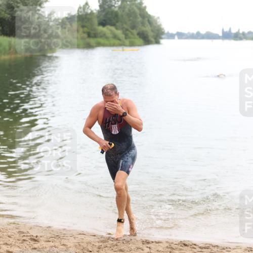 21.06.2026 - 29. Vierlanden-Triathlon Andreas Tolksdorf http://msf.ph/oto/9849258 21.06.2026 10:02:52 Schwimmen 430 meine-sportfotos.de