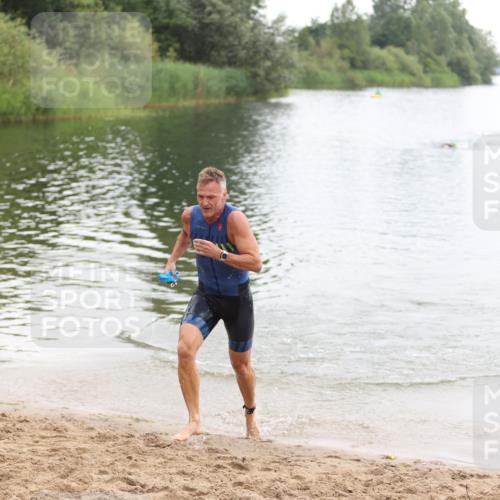 21.06.2026 - 29. Vierlanden-Triathlon Andreas Tolksdorf http://msf.ph/oto/9849261 21.06.2026 10:03:28 Schwimmen 437 meine-sportfotos.de